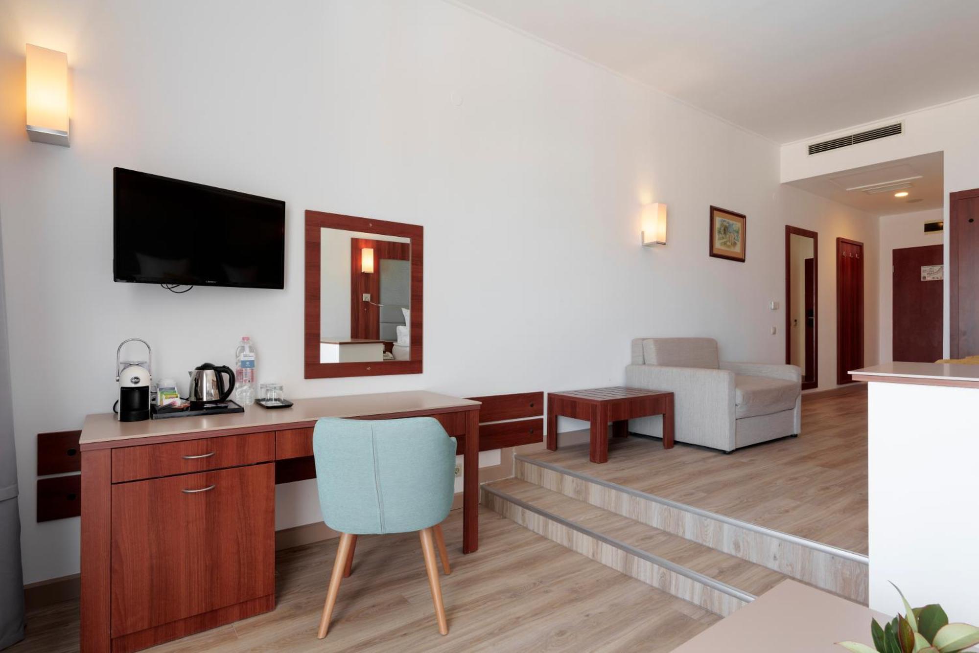 Alua Helios Bay Hotel Obzor Exterior photo