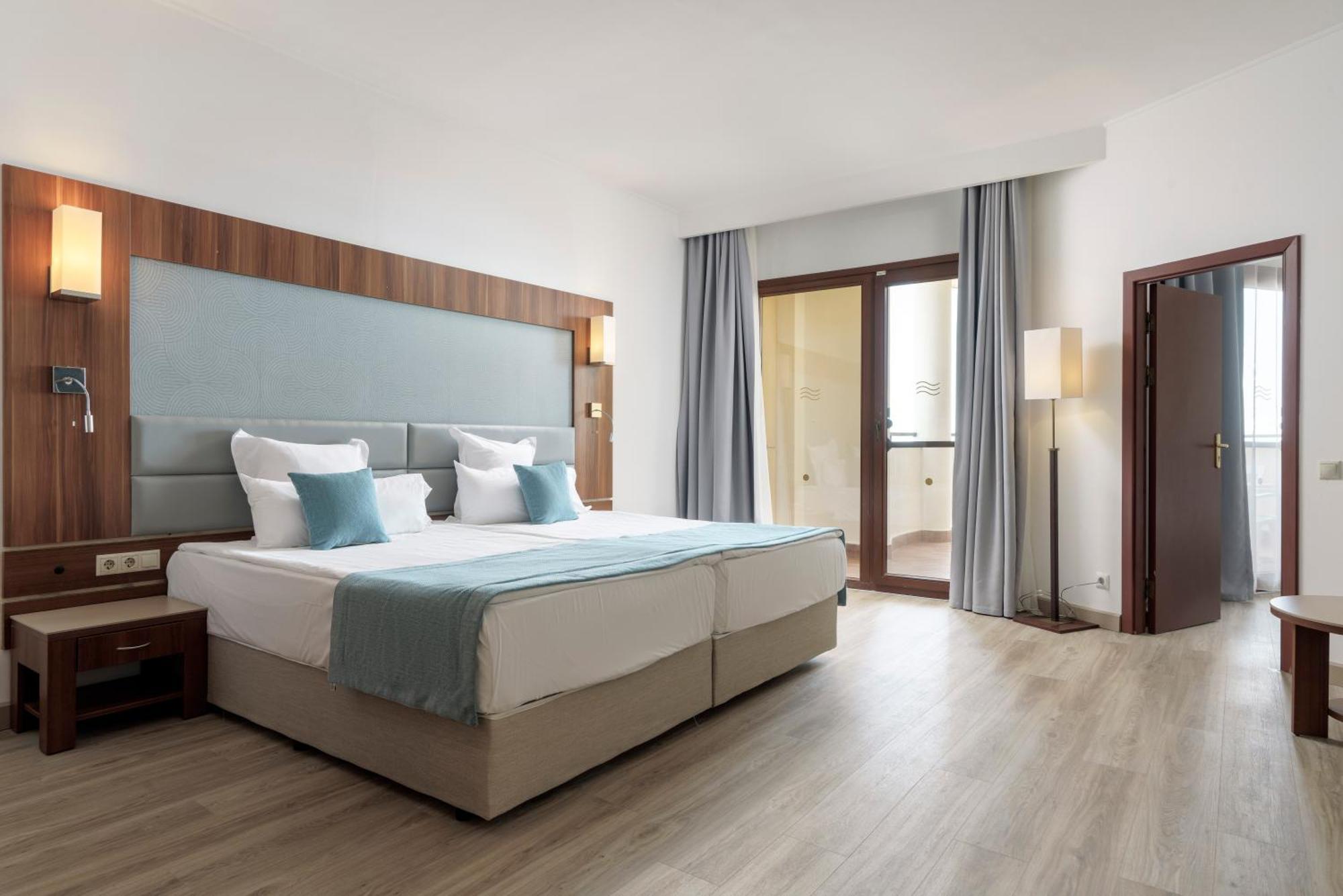 Alua Helios Bay Hotel Obzor Exterior photo